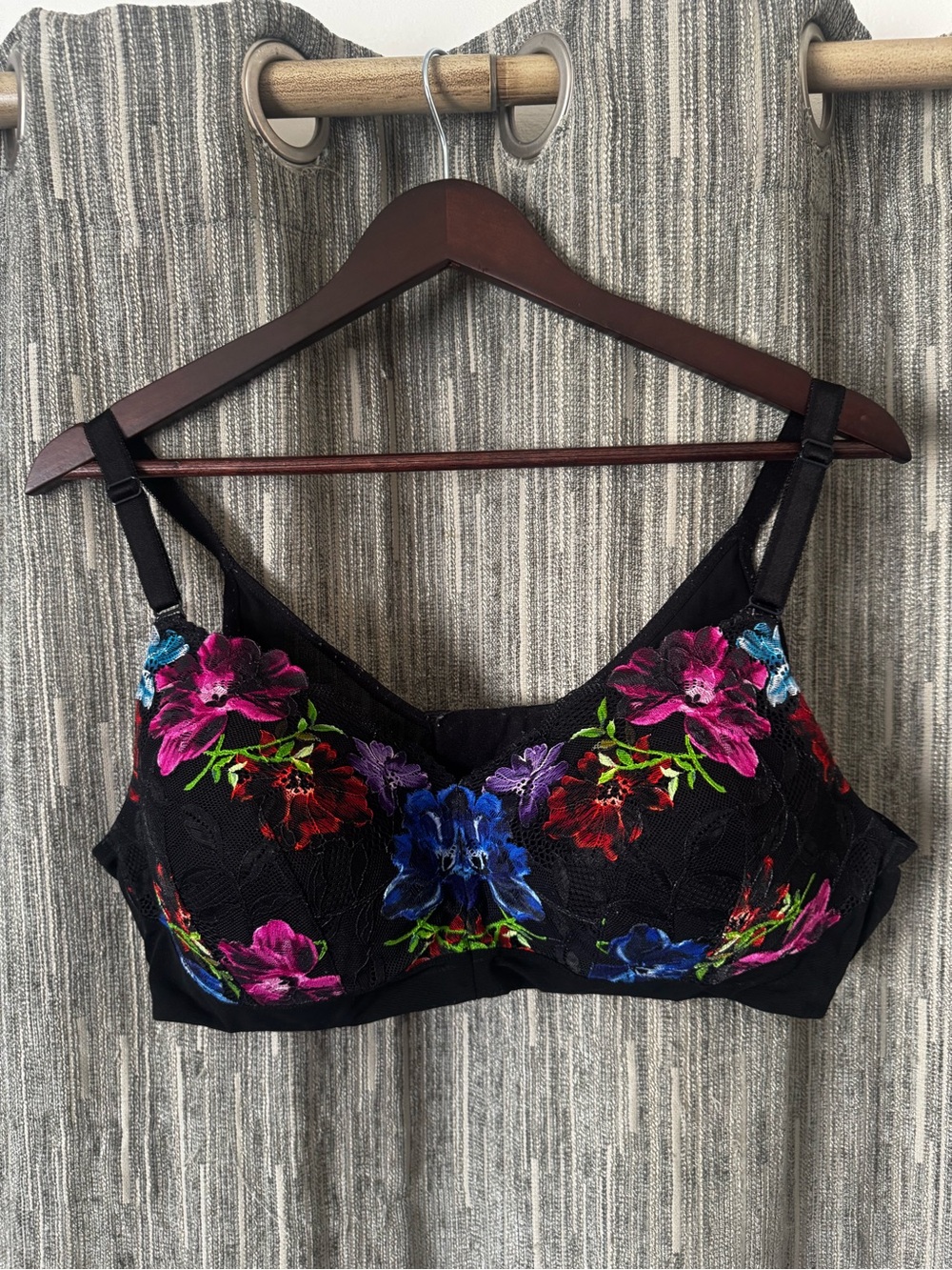 Black Floral Embroidered Wireless Bra